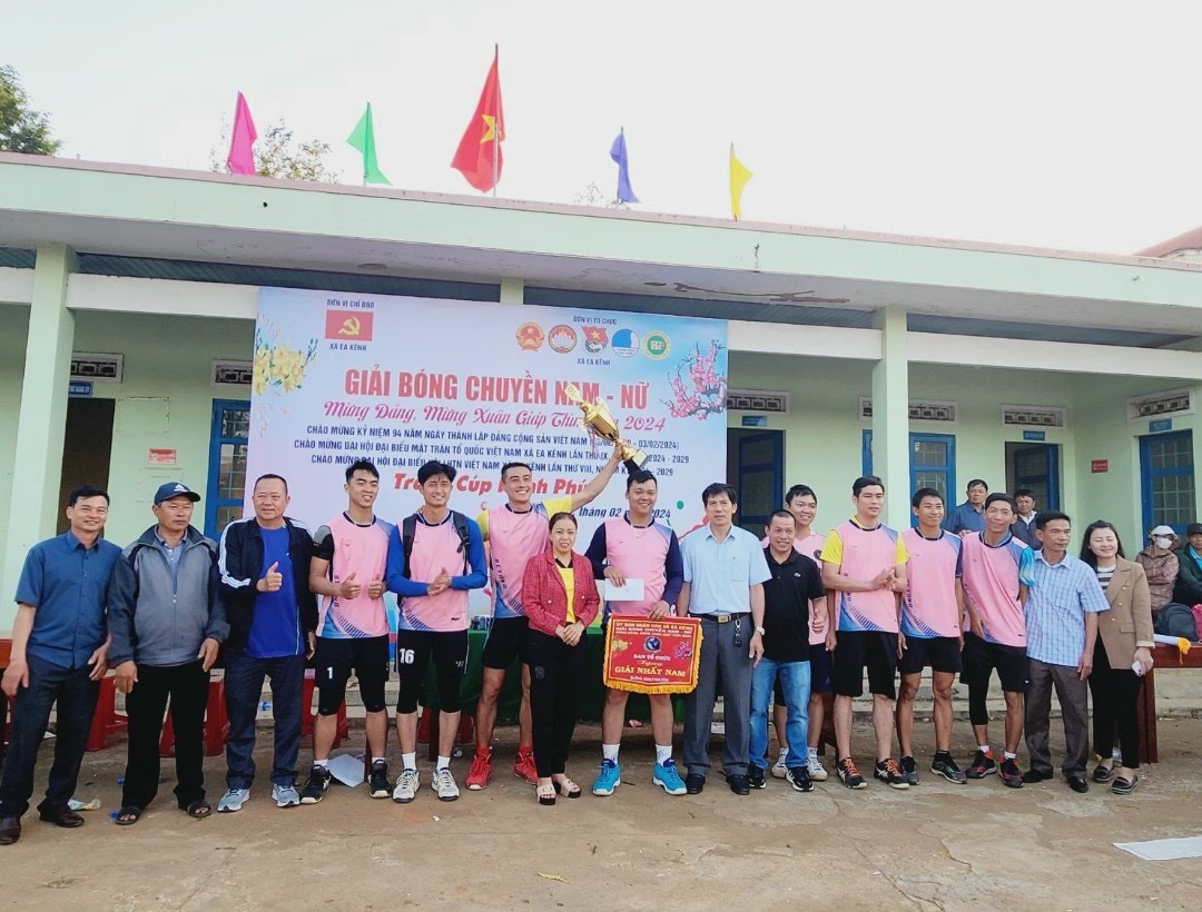 Xã Ea Kênh tổ chức giải bóng chuyền nam, nữ mừng Đảng mừng Xuân Giáp Thìn năm 2024