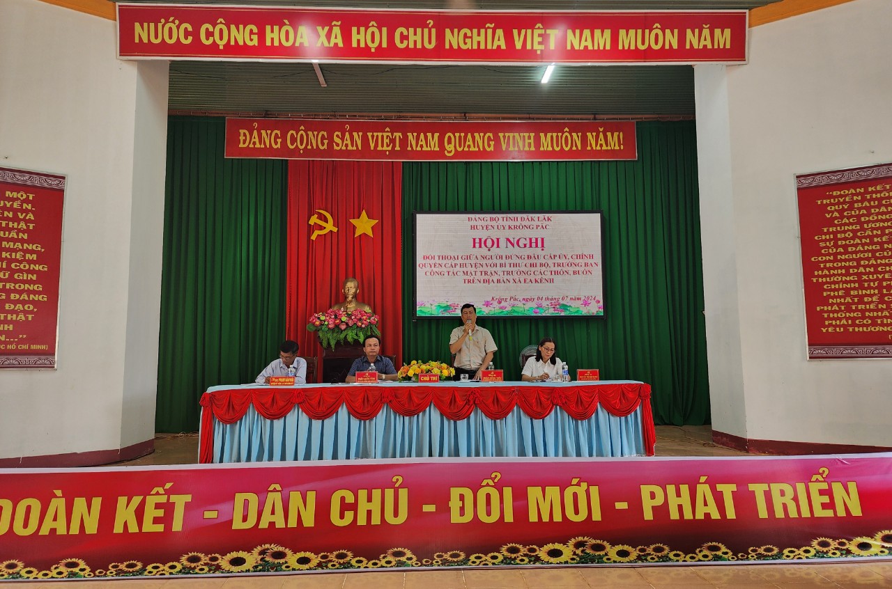 Hội nghị đối thoại giữa người đứng đầu cấp ủy, chính quyền cấp huyện với Bí thư chi bộ, Trưởng thôn, buôn, Trưởng Ban công tác Mặt trận trên địa bàn xã Ea Kênh